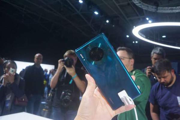 Huawei bất ngờ bán Mate 30 Pro tại Việt Nam, cài Harmony OS