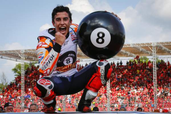 Chặng 15 MotoGP 2019: Marquez thắng ấn tượng trước Quartararo để vô địch thế giới 5