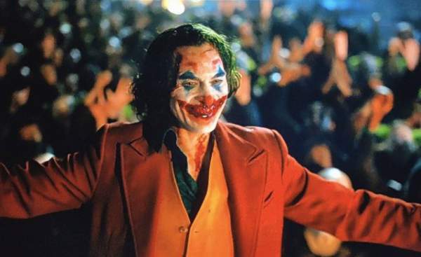 “Joker”: Tiếng nói thức tỉnh lương tri để xã hội không có những “Gã hề” 4