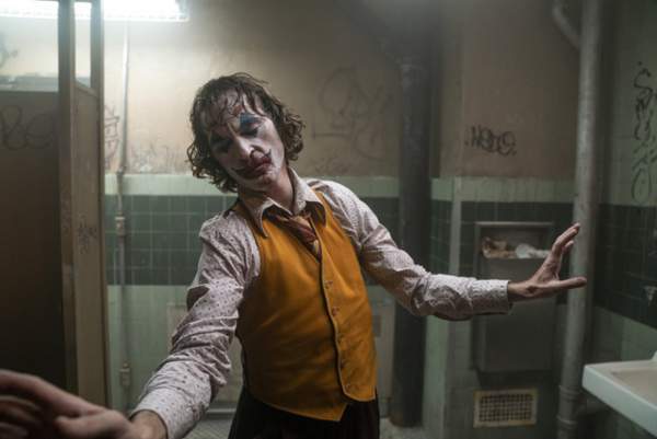 “Joker”: Tiếng nói thức tỉnh lương tri để xã hội không có những “Gã hề” 2