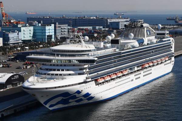 Số người nhiễm virus corona trên du thuyền Nhật Bản tăng vọt lên 130 người