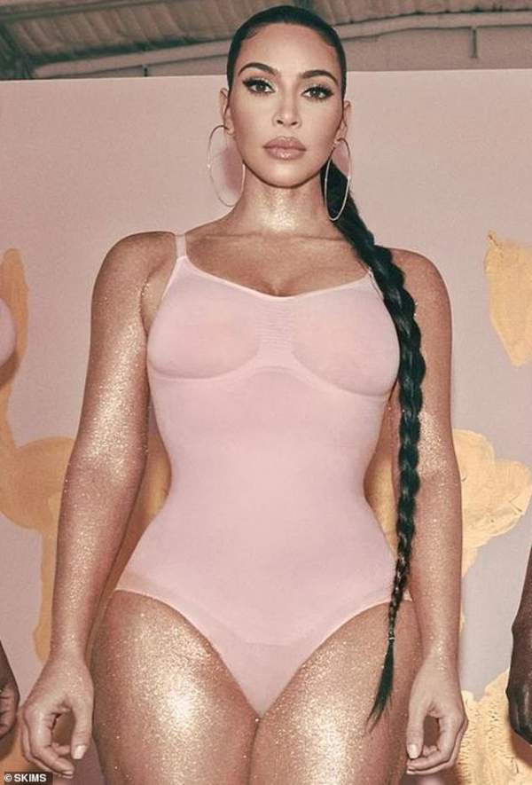 Kim Kardashian khoe dáng khỏe khoắn với trang phục thể thao 5