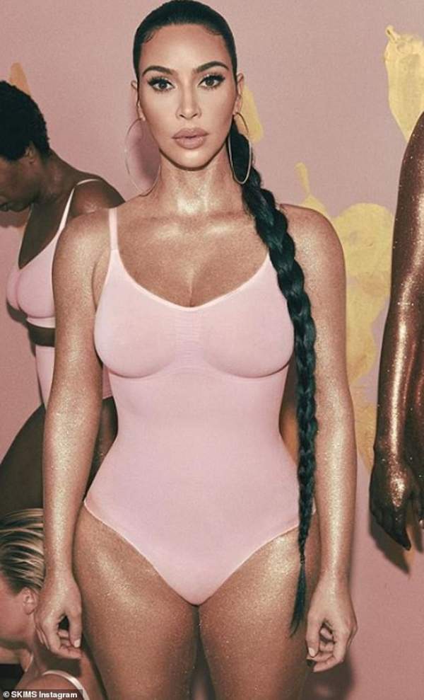 Kim Kardashian khoe dáng khỏe khoắn với trang phục thể thao 8
