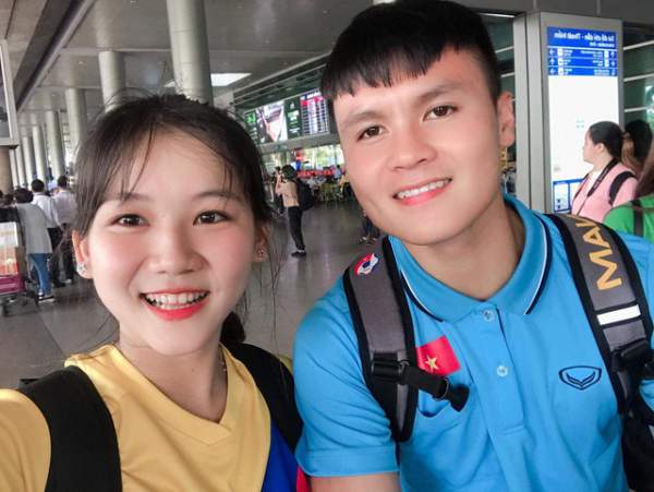 Nữ sinh xinh đẹp hâm mộ tuyển thủ Quang Hải và là tiền đạo "cứng"