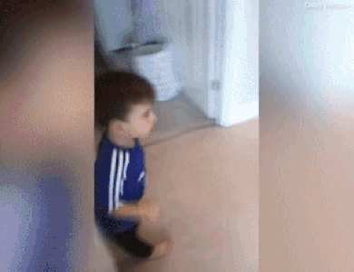 Choáng ngợp trước cậu bé 2 tuổi được ví như “Ronaldo tí hon”