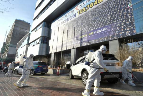 2,5 triệu dân ở thành phố Hàn Quốc được yêu cầu ở trong nhà vì virus corona