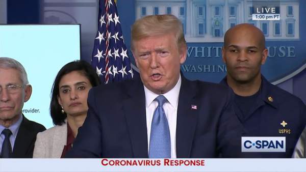 Ông Trump đánh giá Mỹ chống dịch Covid-19 đạt 10/10 điểm