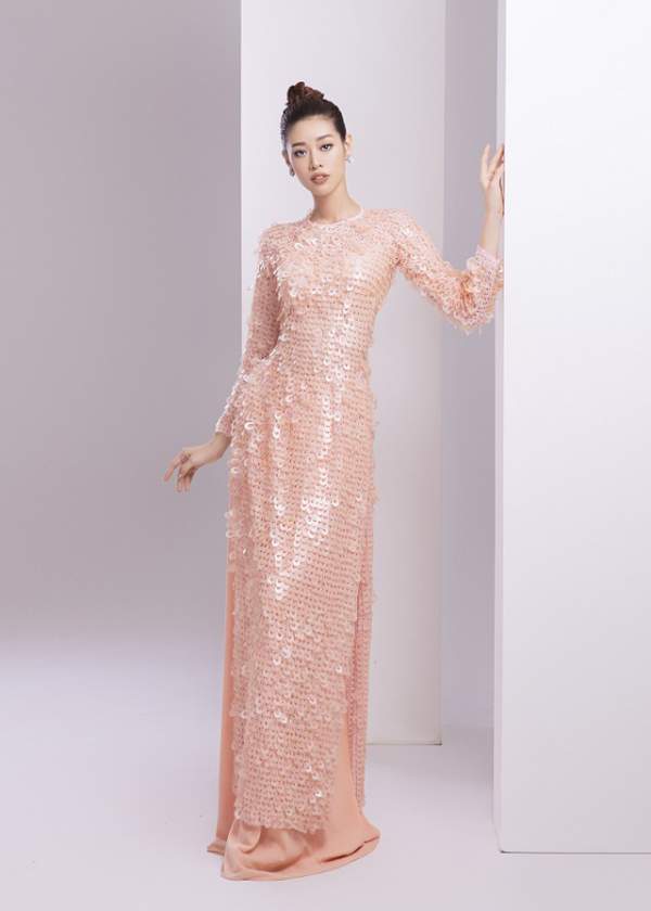Hoa hậu Khánh Vân nền nã với áo dài 5