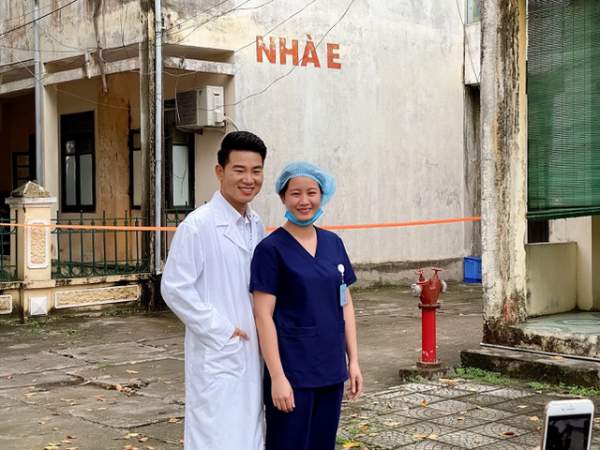 Ca sĩ Việt Tú xúc động hát về người chiến sĩ blouse trắng 2