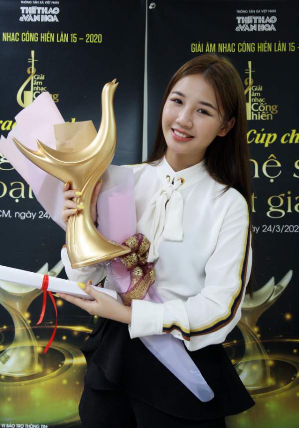 Hoàng Thùy Linh xuất sắc đoạt 4 giải Âm nhạc Cống hiến 5