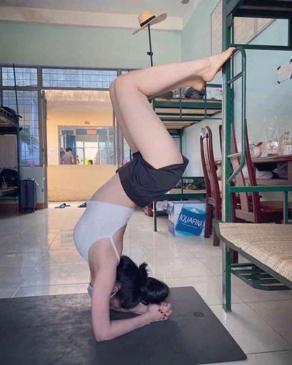 Cô giáo dạy Yoga ngay trong khu cách ly tại Đà Nẵng "gây sốt" 5
