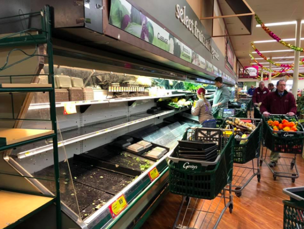 Mỹ: Khách ho vào hàng hóa, siêu thị đổ bỏ 35.000 USD thực phẩm