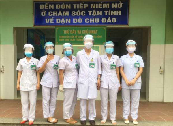 Thanh niên ngành y tế tự chế mặt nạ ngăn giọt bắn phòng, chống Covid-19 4