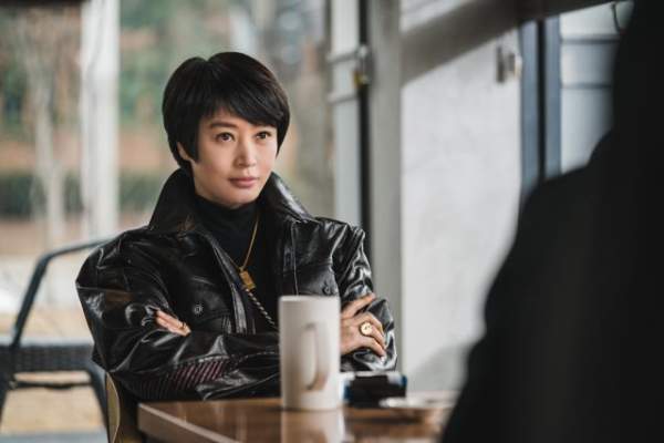 “Mổ xẻ” khí chất ngút ngàn của “chị đại” Kim Hye Soo trong phim mới
