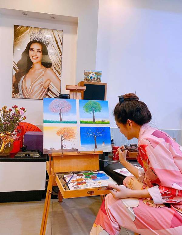 Hoa hậu Khánh Vân thể hiện tài năng hội họa