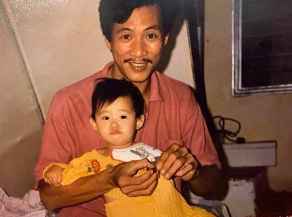 Hoa hậu Khánh Vân “tái hiện” ảnh chụp lúc 1 tuổi cùng ba mẹ 2