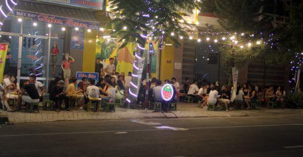Phú Yên: Vừa được “nới lỏng”, giới trẻ đã ùn ùn kéo đến quán xá 8