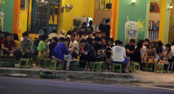 Phú Yên: Vừa được “nới lỏng”, giới trẻ đã ùn ùn kéo đến quán xá 4