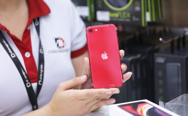 Trên tay iPhone SE 2020 đầu tiên tại Việt Nam