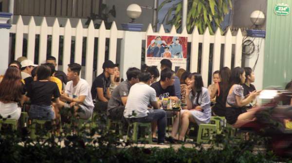 Phú Yên: Vừa được “nới lỏng”, giới trẻ đã ùn ùn kéo đến quán xá 7
