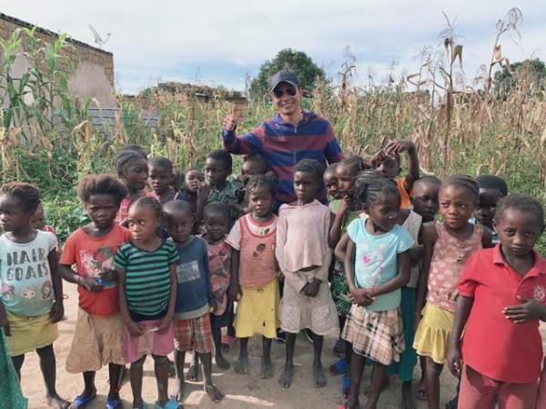 Youtuber xứ Nghệ ở lại châu Phi làm tình nguyện mùa dịch Covid-19 4