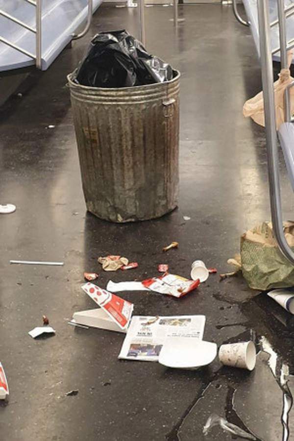 Thống đốc New York "sốc" khi người vô gia cư tá túc trên tàu điện ngầm 2