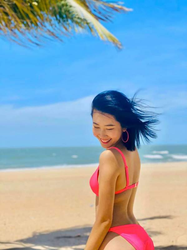 Diễn viên Thuý Ngân khoe dáng quyến rũ với bikini bên bãi biển 10