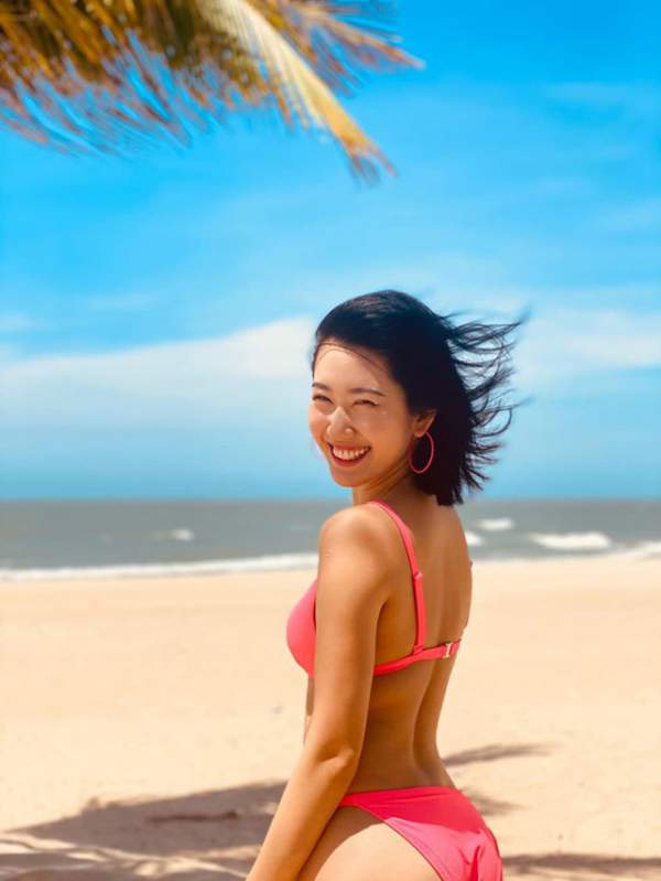 Diễn viên Thuý Ngân khoe dáng quyến rũ với bikini bên bãi biển 2