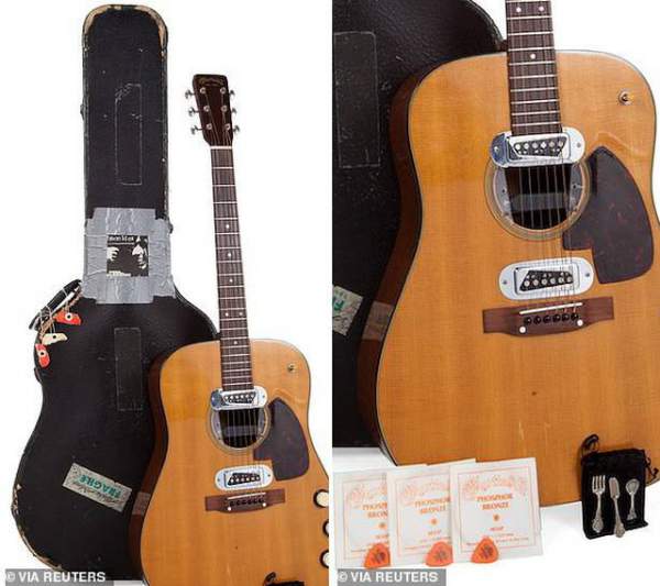 Cây guitar của huyền thoại âm nhạc Kurt Cobain có giá 1 triệu USD 3