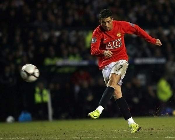C.Ronaldo đã “lớn nhanh như thổi” như thế nào? 2