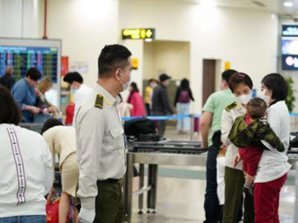 Công bố thêm 4 ca mới nhiễm COVID-19 tại Việt Nam, trong đó có 2 tiếp viên hàng không 2