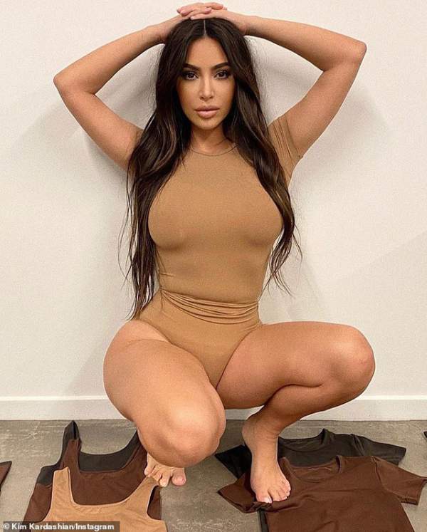 Kim Kardashian vẫn quyến rũ ở tuổi 40
