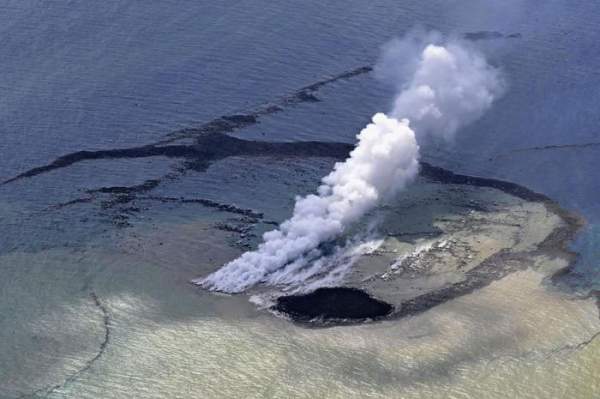 Núi lửa dưới biển phun trào hình thành hòn đảo mới ở phía Nam thủ đô Tokyo